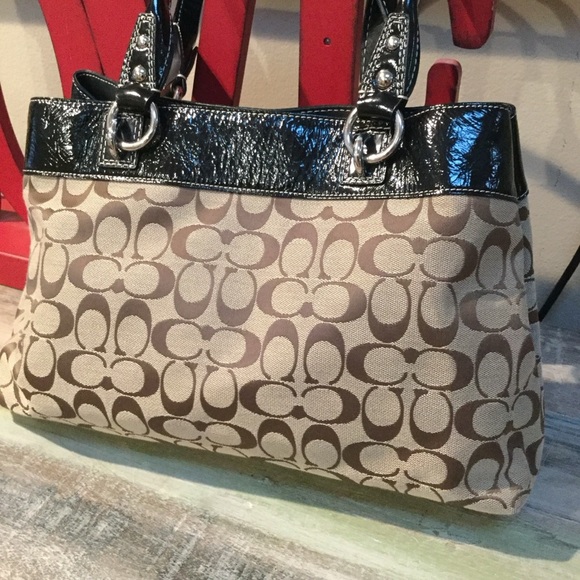 Coach Penelope Brown Black and Tan Signature Shoulder Magnetic Snap Shoulder Bag - Picture 2 of 11